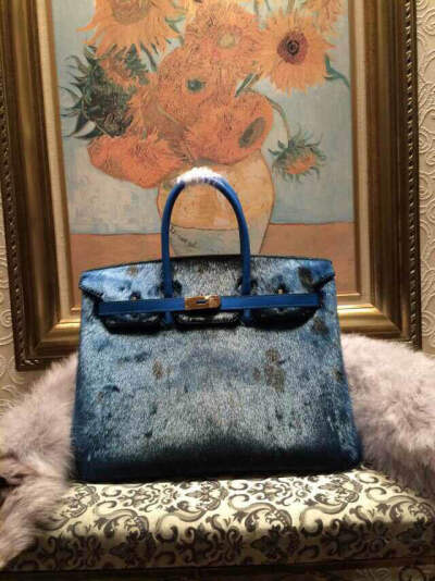 【️HERMES️】Birkin30-35[色]蓝色海豹皮[色]真正得奢侈皮草[色]顺滑的毛[色]两只海豹皮才一只包[呲牙]值得拥有！皮毛一体！光泽度超级好！手感舒适！配原厂box皮[色]狠货[呲牙]