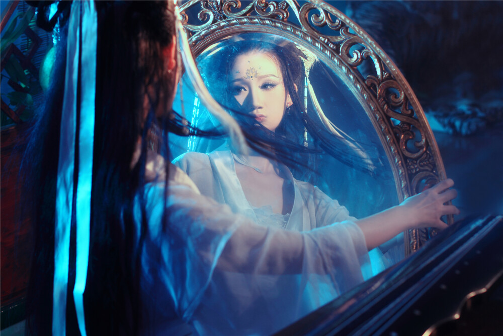 所思皆妄念。一抔黄土，终成枯骨。指千疮，相思曲遥，薄情最好。枉费思与量。万般故事,不过情殇,易水人去,明月如霜。