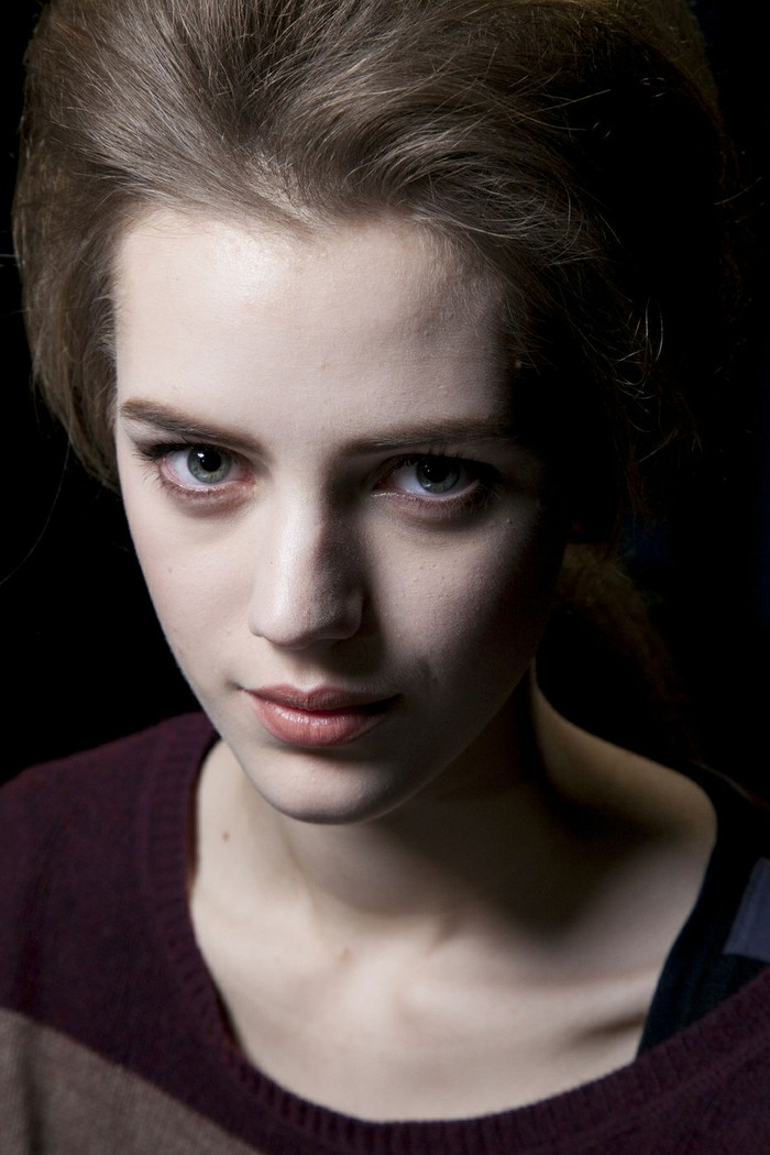 【Esther Heesch】 艾瑟·希施 德国新人小仙女模特 出生日期:1996年9月6日 身高:180cm