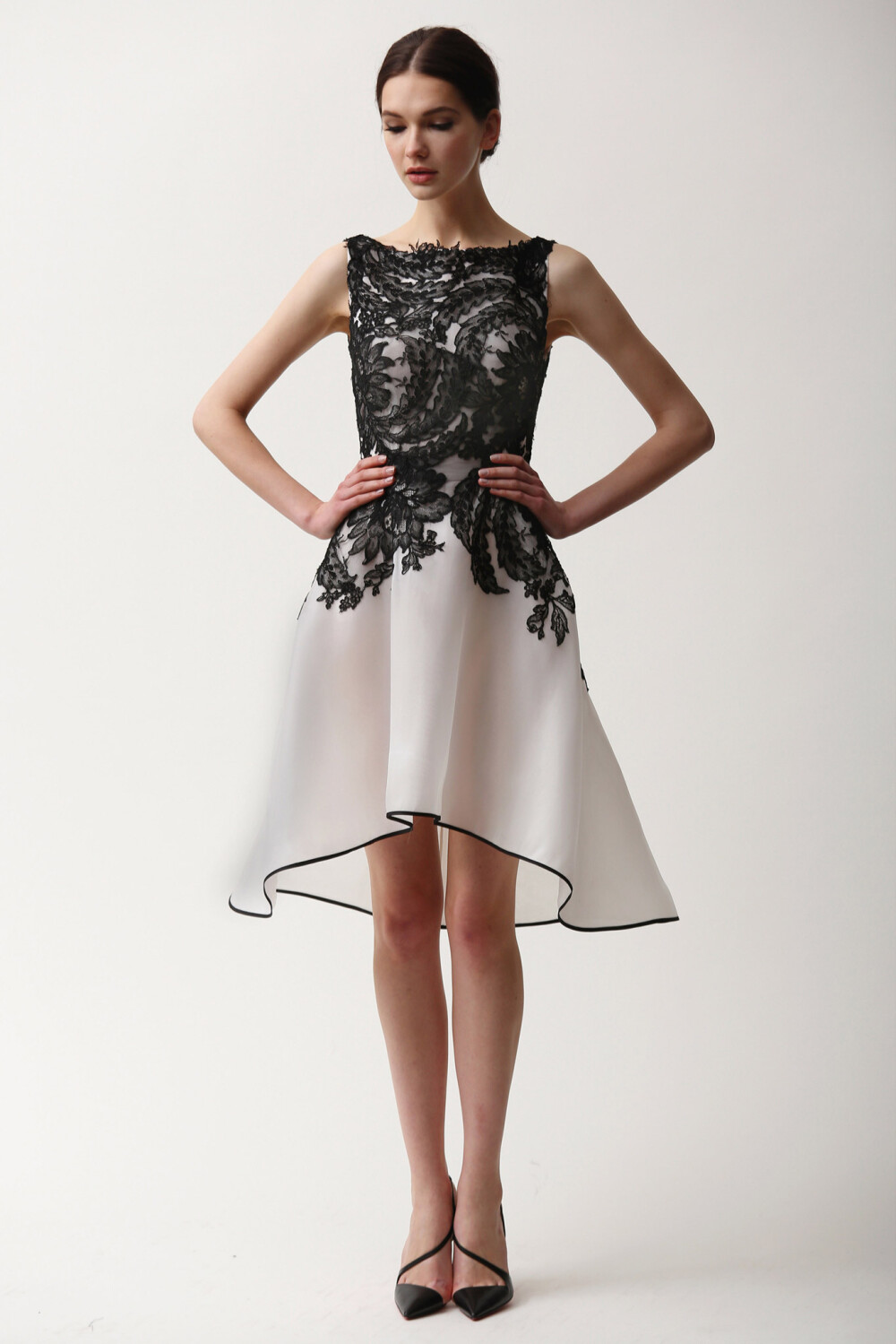 Naeem Khan Pre-Fall 2015。纳伊·姆汗2015早秋时装发布。