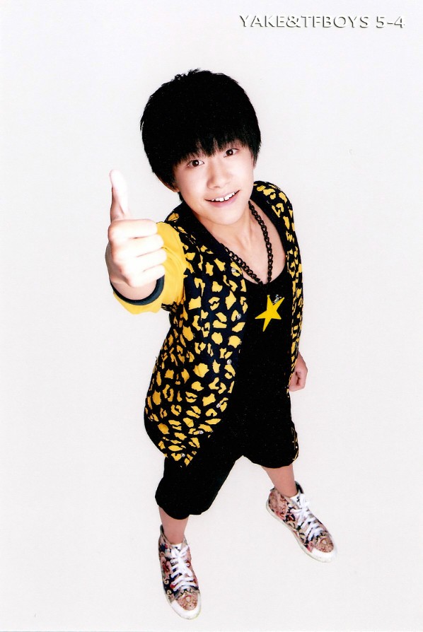 易烊千玺雅客棒棒糖