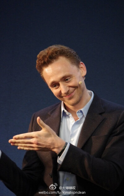 #Tom Hiddleston# 抖森的手美得让人窒息！