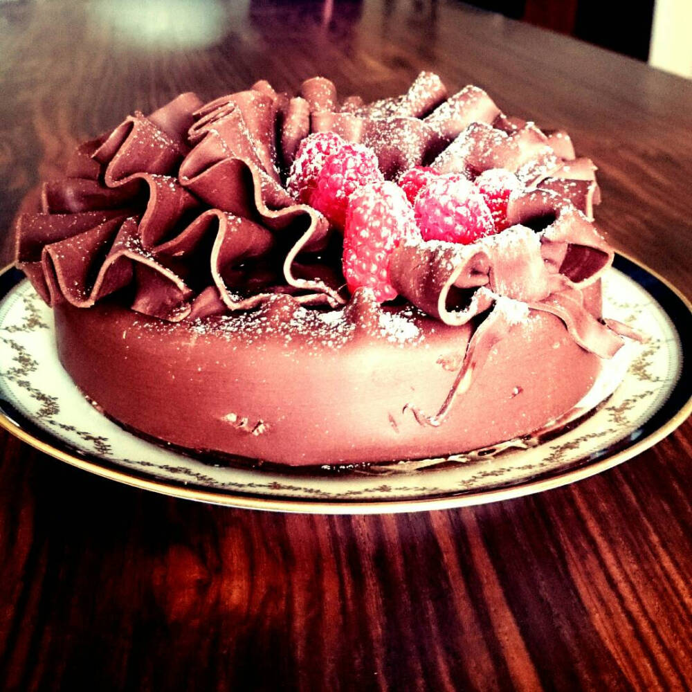 modeling chocolate raspberry chocolate chiffon cake (^з^)