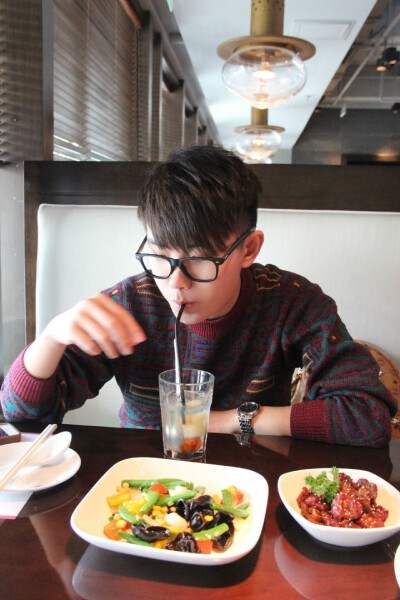 爱死了的小二辉和寒总✨