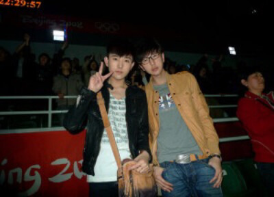 爱死了的小二辉和寒总✨