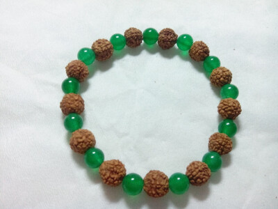 猕猴桃的感觉，小金刚菩提加绿玉髓隔珠