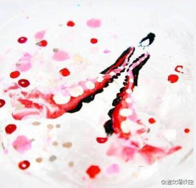 [cp]新加坡艺术家Chan Clayrene用指甲油绘画的高定礼服美到爆！[/cp]
