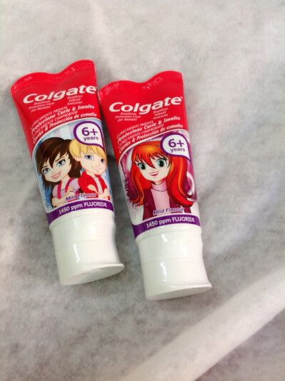 纯正意大利 Colgate高露洁SMILEYS儿童牙膏产品有多款有趣的动物图案，SMILEYS儿童牙膏添加了温和的薄荷味，它可以防止蛀牙，并包含每天的推荐量氟化物。