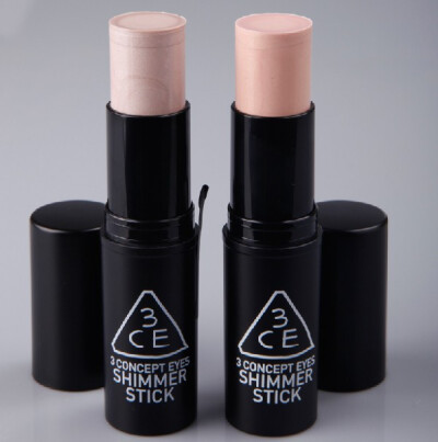 3ce shimmer stick。前一段时间入了粉色的那只，除了好用本人想不出别的词。高光自然，膏体顺滑。绝对会回购。