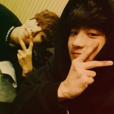 朴灿烈ins更新with伯贤