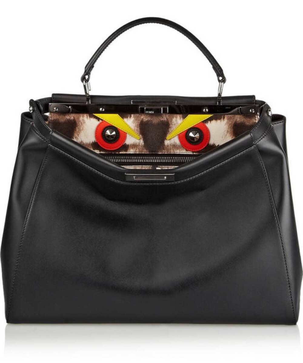 Fendi “Peekaboo” Fendi经典的“Peekaboo” 手提包堪称永不过时的设计，一直推陈出新。到了今年，更是花样层出不穷。