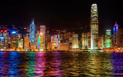 太快的节奏，太多的人流，太高的建筑……这就是香港