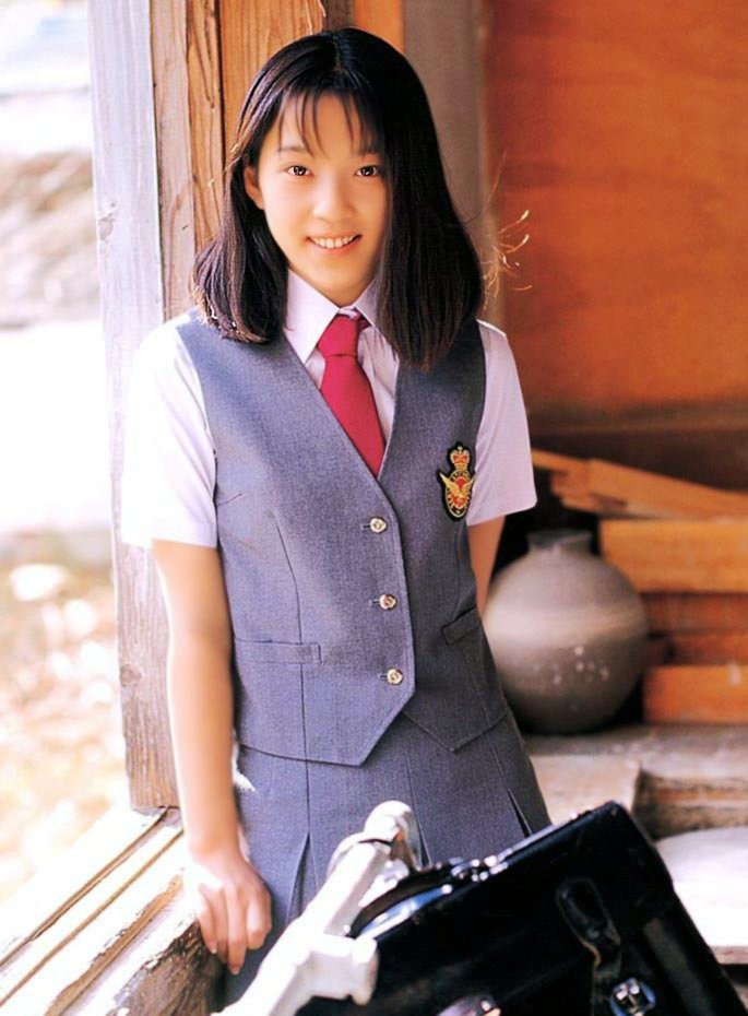 艺人校服篇杉本丽奈感觉像90年代的学生气息西装马甲有点呆