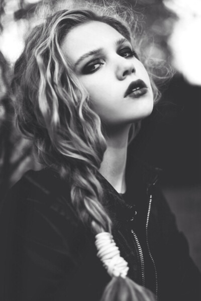 卷发，长发，发型