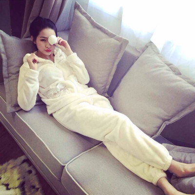 冬季居家套装，法兰绒舒适暖和，拉链款有口袋帽子，不喜欢拉链的可以考虑套头的带蝴蝶结蕾丝～图片色