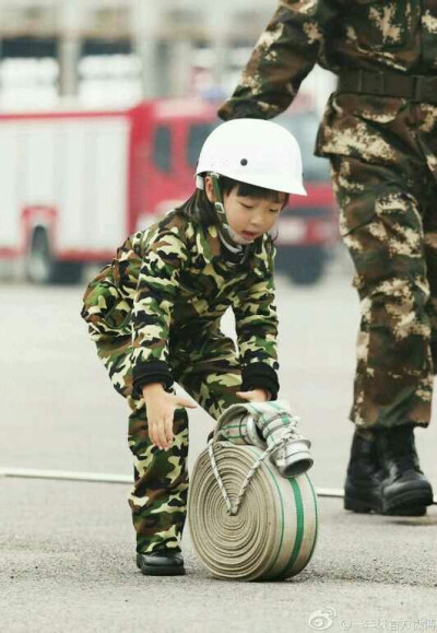 王梓璇盼盼 发箍小公主 懂事负责的小班长