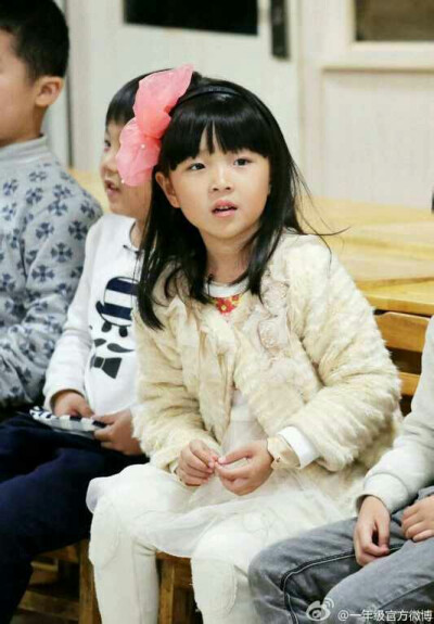 王梓璇盼盼 发箍小公主 懂事负责的小班长