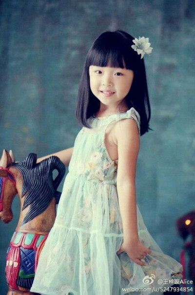 王梓璇盼盼 发箍小公主 懂事负责的小班长