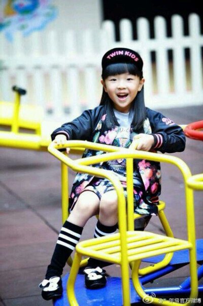 王梓璇盼盼 发箍小公主 懂事负责的小班长