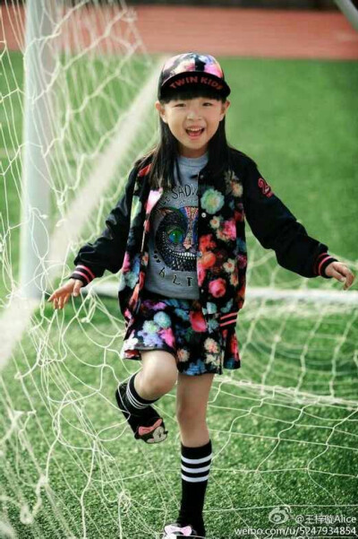 王梓璇盼盼 发箍小公主 懂事负责的小班长