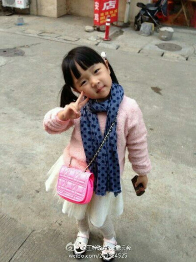 王梓璇盼盼 发箍小公主 懂事负责的小班长