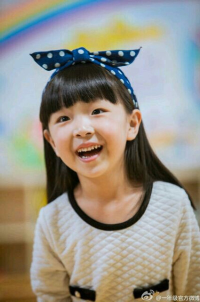 王梓璇盼盼 发箍小公主 懂事负责的小班长