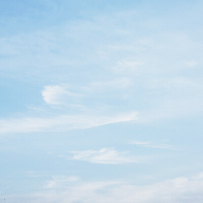 再看一遍 蓝色流连的湖面 这想念 足够跨过天边。。。