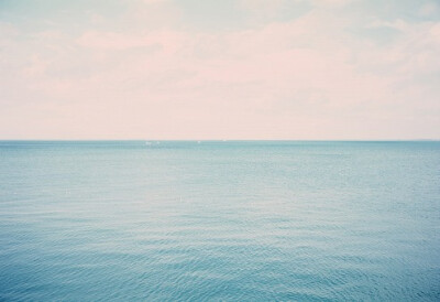 再看一遍 蓝色流连的湖面 这想念 足够跨过天边。。。