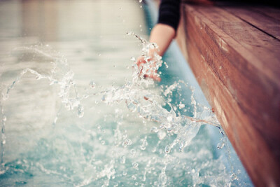 再看一遍 蓝色流连的湖面 这想念 足够跨过天边。。。