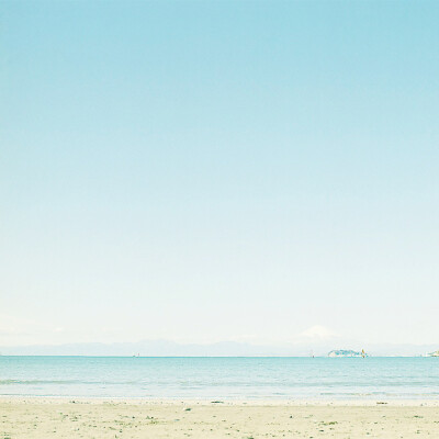 再看一遍 蓝色流连的湖面 这想念 足够跨过天边。。。