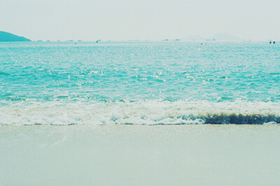 再看一遍 蓝色流连的湖面 这想念 足够跨过天边。。。