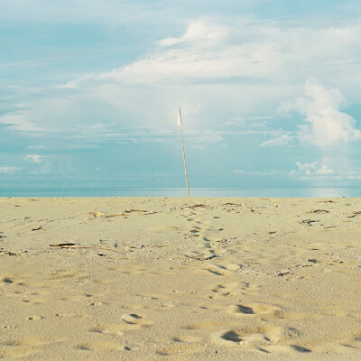 再看一遍 蓝色流连的湖面 这想念 足够跨过天边。。。