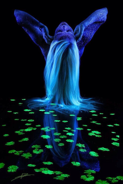 Black Light Bodyscapes惊艳的创意摄影 by John Poppleton