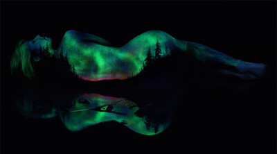 Black Light Bodyscapes惊艳的创意摄影 by John Poppleton