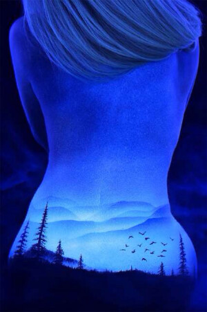 Black Light Bodyscapes惊艳的创意摄影 by John Poppleton