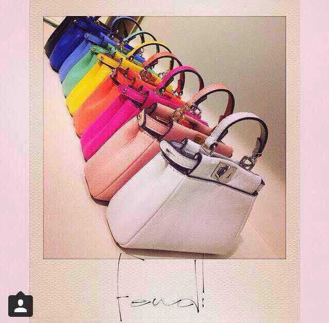 FENDI 超迷你Peekaboo 15cm‼️2015春夏FENDI秀场上的小包绝对是亮点都化身为迷你小挂饰了简直就是萌萌哒..超卡哇伊捏