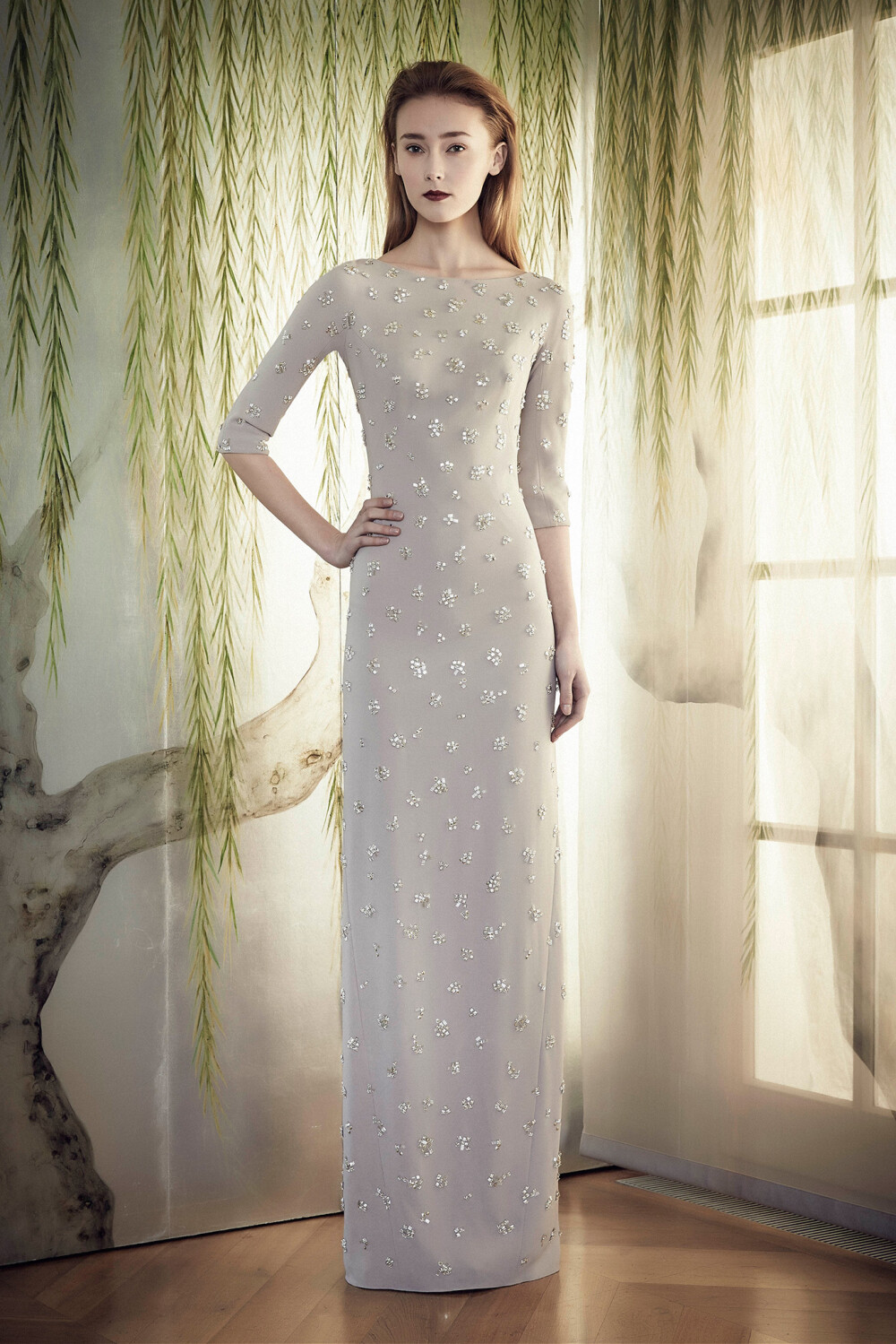 Jenny Packham Pre-Fall 2015。珍妮·帕克汉2015早秋时装系列LOOKBOOK。优雅、知性风格的完美演绎，简约的考量服装的比例，配色不浮夸，非常具有实穿性。展现了英国女人对柔美的理解。