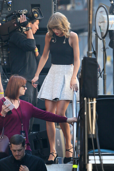 TAYLOR SWIFT - leaving the Jimmy Kimmel Live rehearsals [14/10/23]