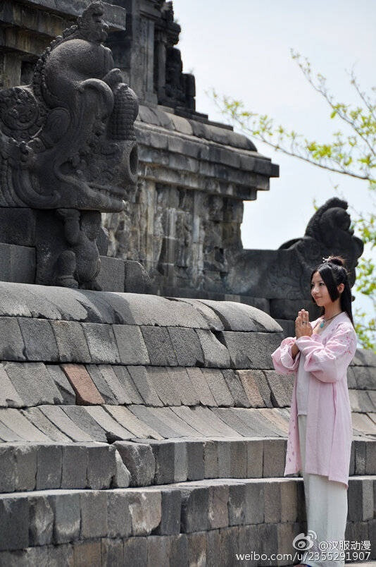 #带着汉服去旅行# 【让世界看到汉服】汉服吧友濯兮君斯里兰卡，印尼，文莱，马来，菲律宾，日本的汉服行。