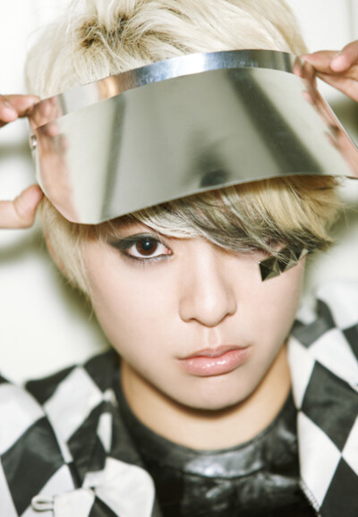 刘逸云（Amber Josephine Liu，1992年9月18日—），女，美籍华人，韩国偶像艺人f(x)组合里的Rapper。