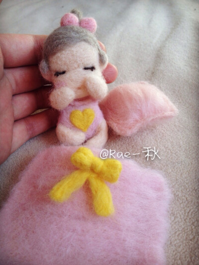 rae-秋做的羊毛毡女婴儿 枕头 被子 蝴蝶结 手工 diy