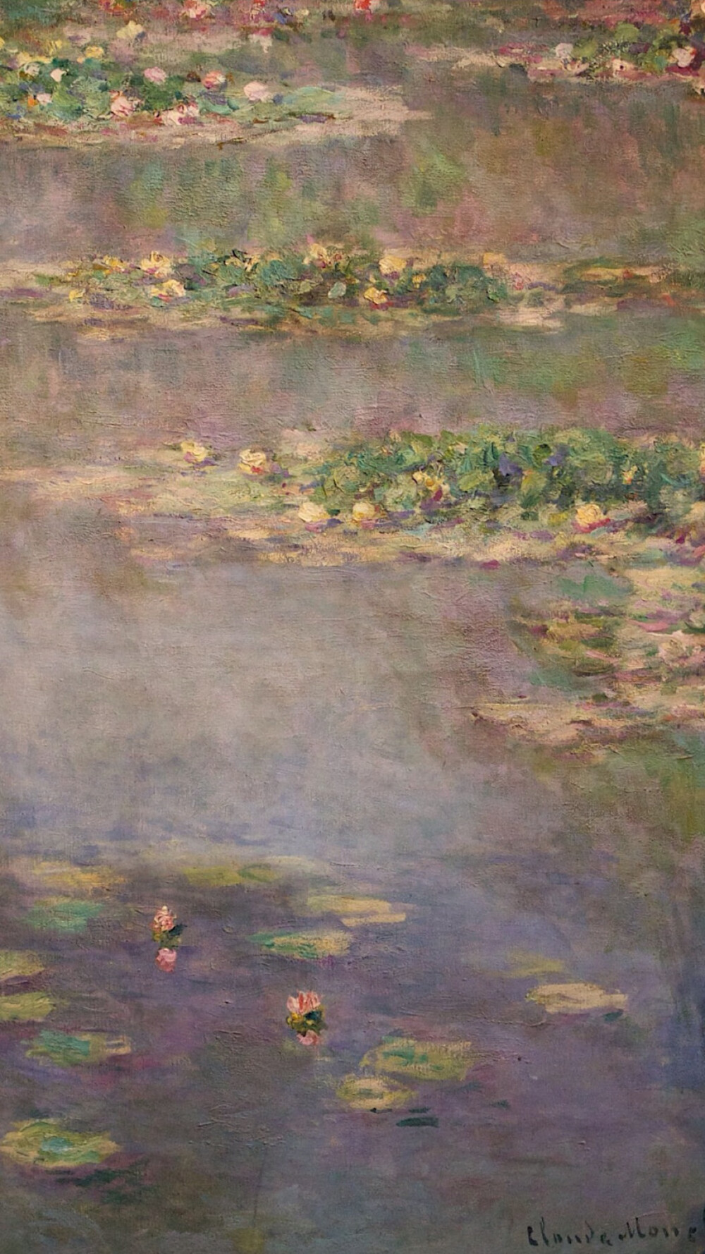 June 24, 2014 拍卖行工作人员正在展示法国印象派画家莫奈（Claude Monet）的画作《睡莲》（Nympheas），英国伦敦。这幅创作于1906年的画作最终以3170万英镑成交，创下莫奈作品第二高拍卖纪录。摄影师：Andrew Cowie