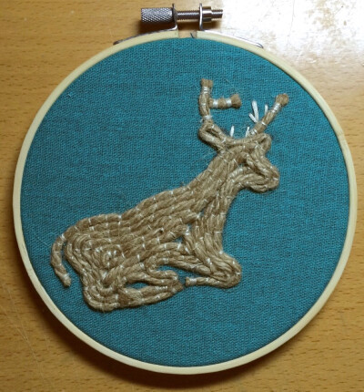 麋鹿。麻绳。刺绣。绣绷