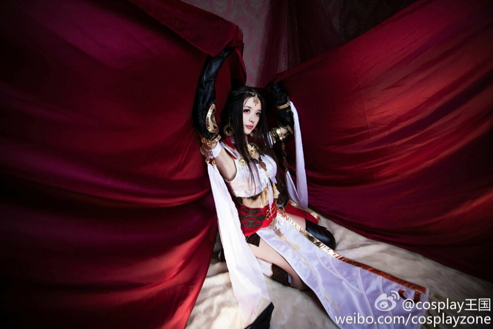 剑三明教喵姐COS，喜欢这姑凉的长相-.-