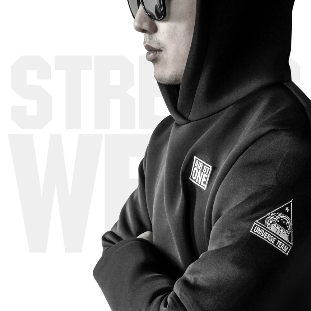 STRETAG WEAR 宇航员太空棉hi-fashion帽衫即将发布,首款太空棉帽衫命名为AIR ST ONE（STRETAG太空1号），宇航员主题与太空棉巧妙结合，让我们身披Air ST One遨游太空吧！！！ GLORIFY THE STREET