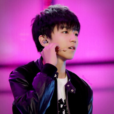 王俊凯 141231 江苏跨年 cr: LOGO