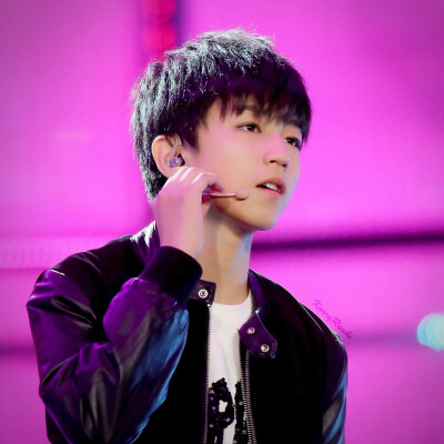 王俊凯 141231 江苏跨年 cr: LOGO