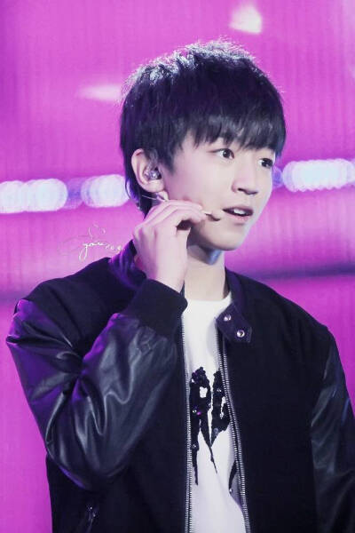 王俊凯 141231 江苏跨年 cr: LOGO