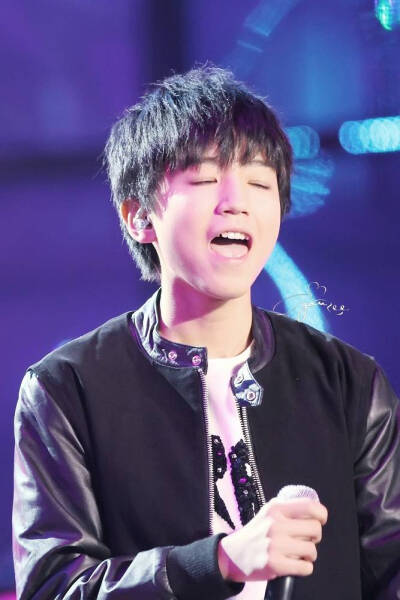 王俊凯 141231 江苏跨年 cr: LOGO