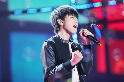 王俊凯 141231 江苏跨年 cr: LOGO